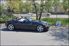 Black roadster BMW Z3 leaving start CP